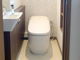 トイレリフォーム上質感あふれる1階・2階レストルーム＆安心の階段手すり